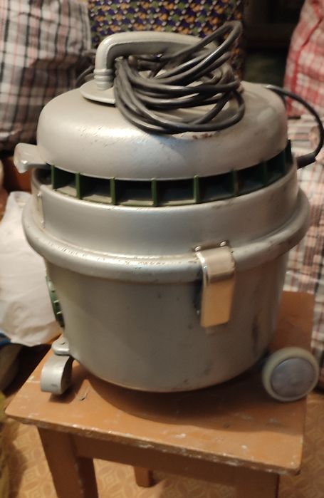 Продам советский пылесос