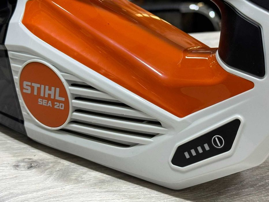 Акумулаторна прахосмукачка STIHL SEA 20 със зарядно (без батерия)
