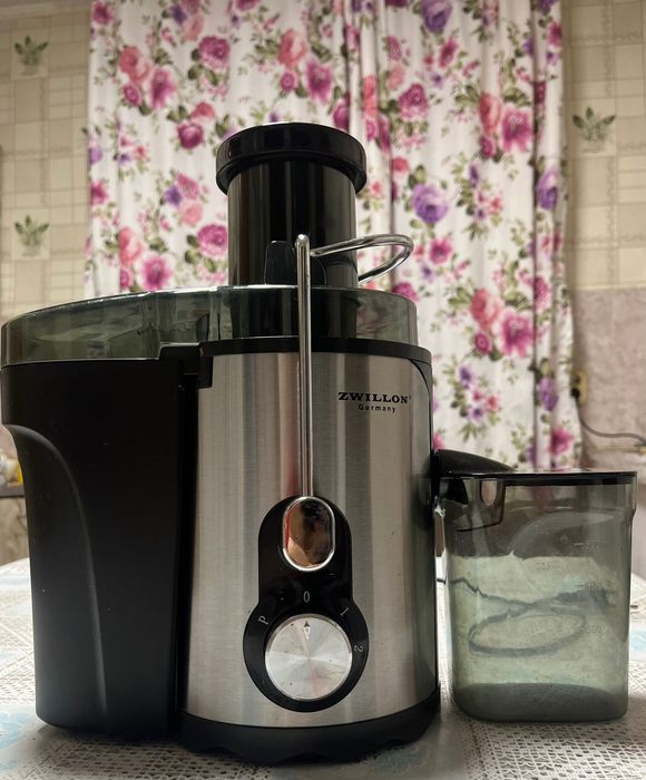 Соковыжималка продам