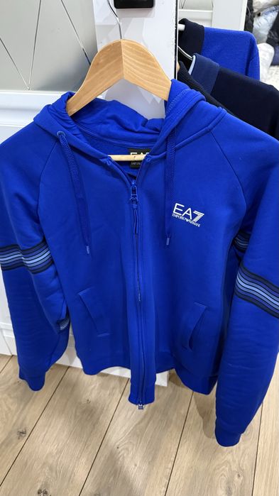 Новый костюм EA7