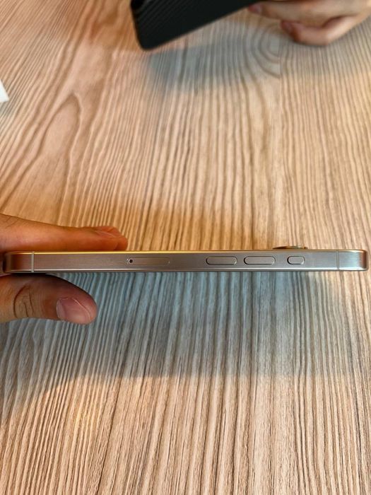 Iphone 15 pro 84% 256 GB