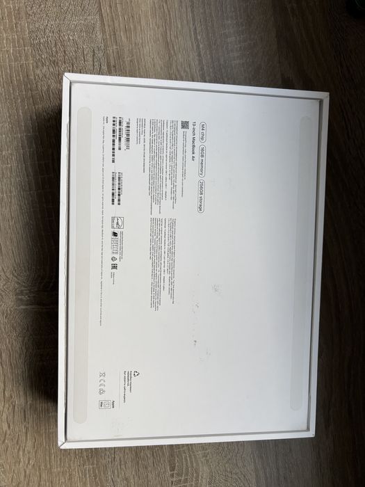 Продам ноутбук Mac book Air M4