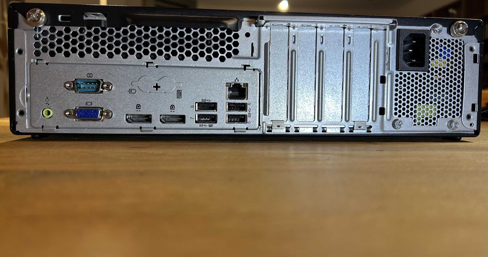 Desktop PC Lenovo ThinkCentre M920s SFF i3-8100