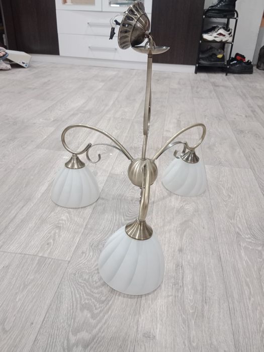 Продаются люстры