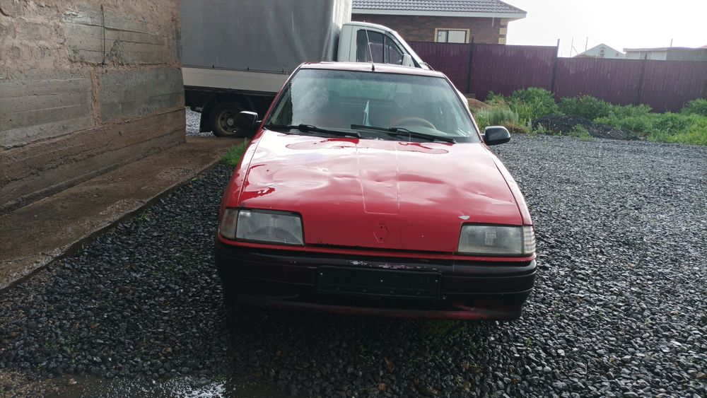 Reno 19 1990 красный