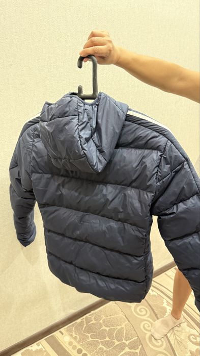 продам оссеннюю куртку адидас