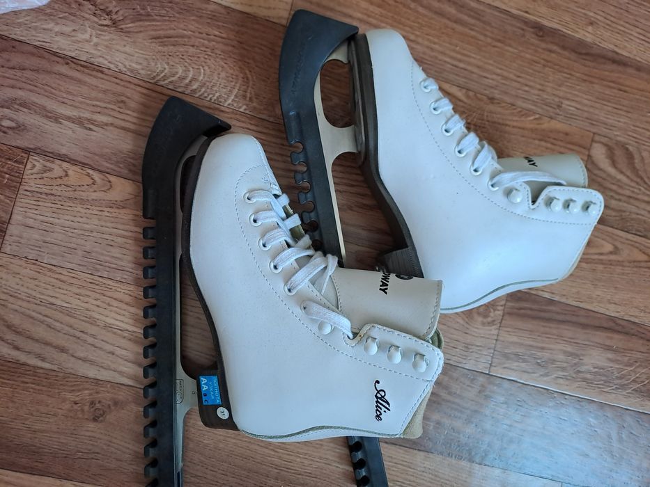 Продам коньки детские
