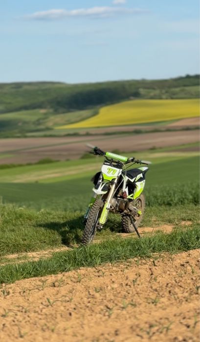 Se vinde motocross ultra 125cc 4t