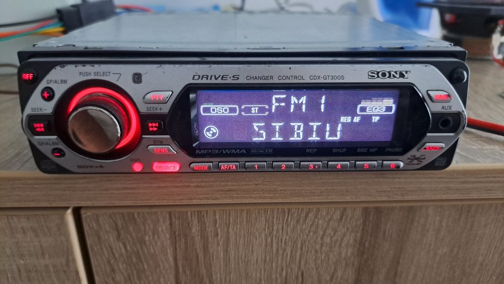 Casetofon auto Sony CDX-GT300S – funcțional
