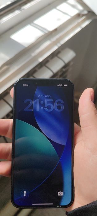 IPhone 13 с гарантией и оригинал проводом