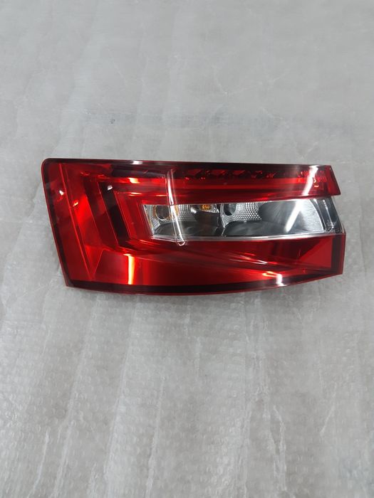 Stop tripla lampa stanga spate Skoda superb 3