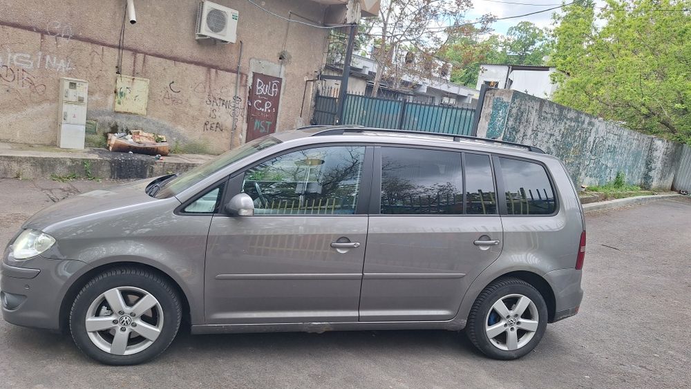 Volkswagen Touran 2.0TDI DSG / Trapa