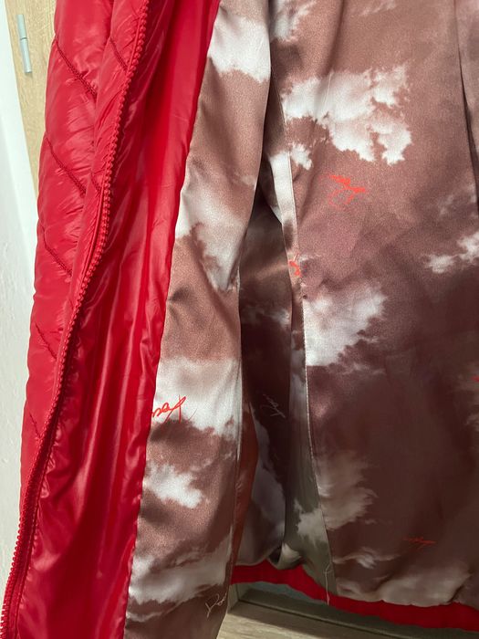 Червено зимно яке