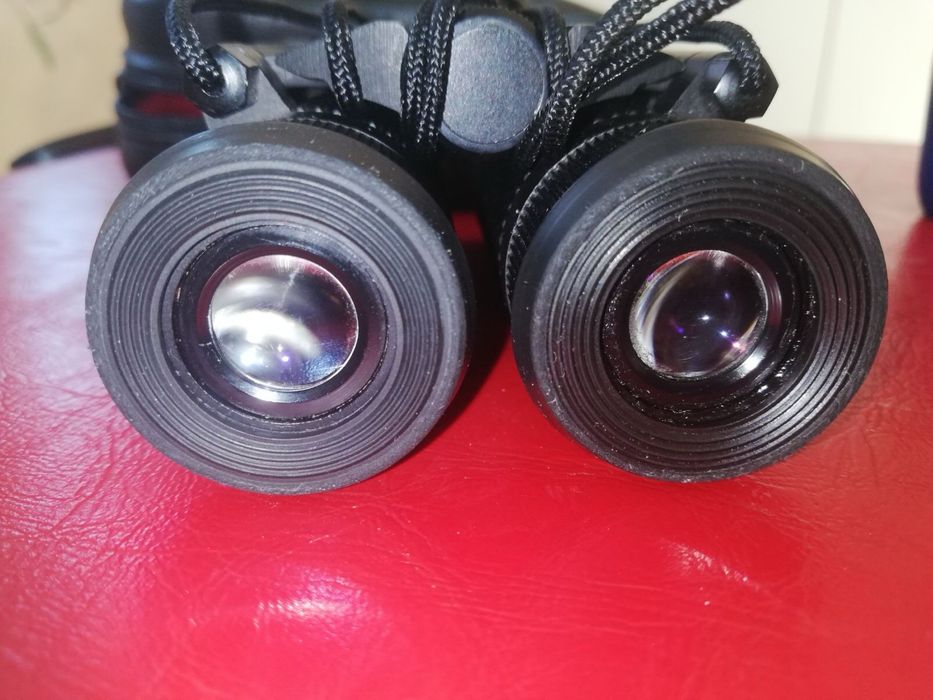 Малък компактен бинокъл Optus