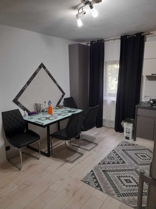 Închiriez apartament cu 3 camere in Dorobanți 1