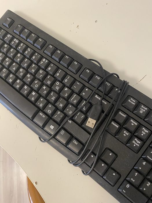 Продам клавиатуру logitech
