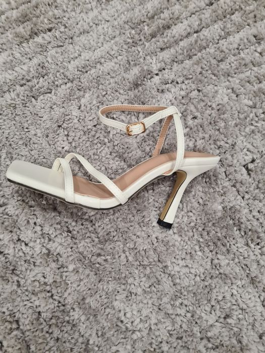 Сандали с ток Shein