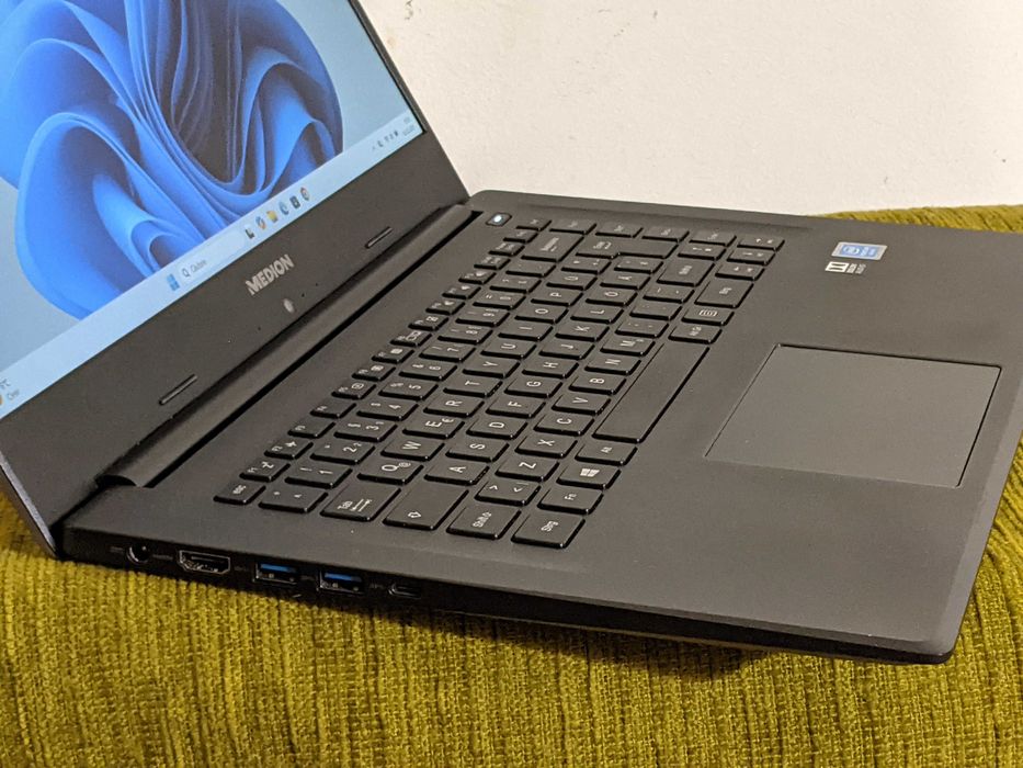 Laptop Medion Akoya E6246, Intel Pentium Silver N5000, ssd 256,ram 8Gb