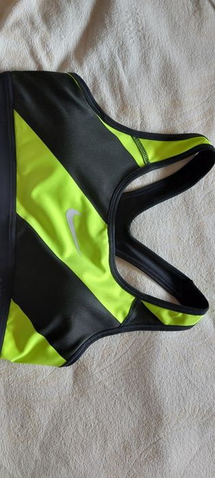 Спортен топ Nike