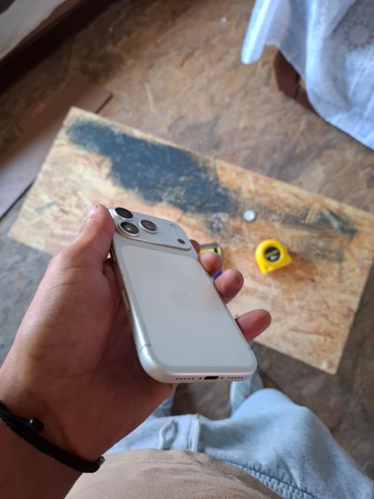 Vand iphone 17 pro silver