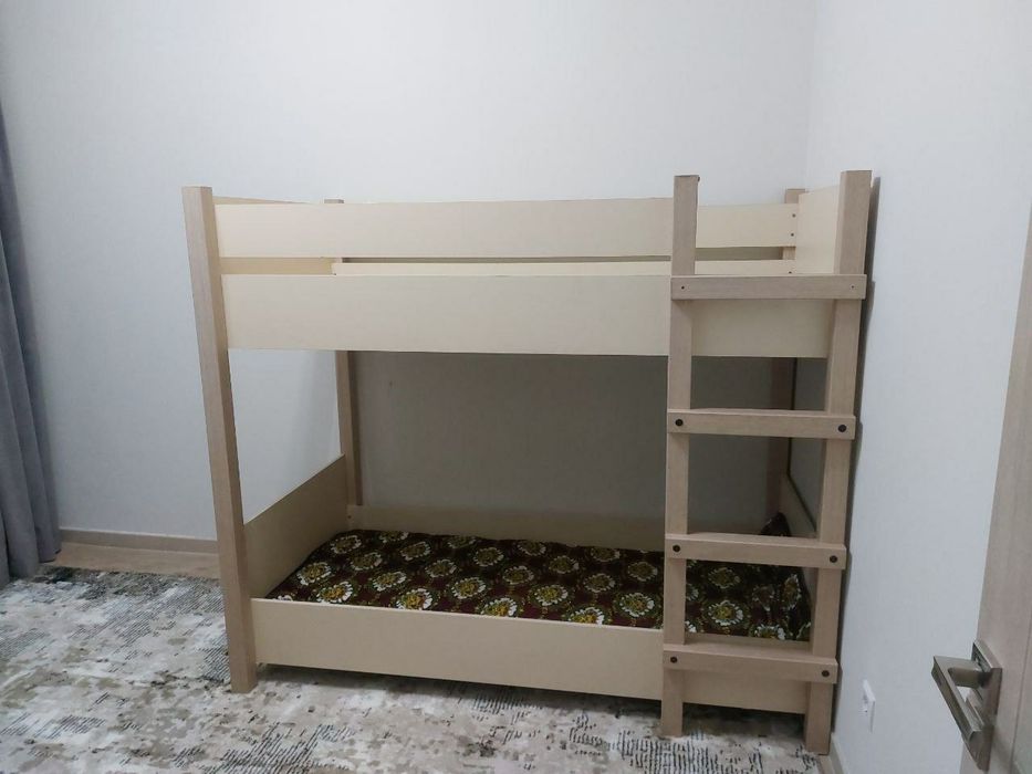 Divan kreslo va detskiy karavat sotiladi