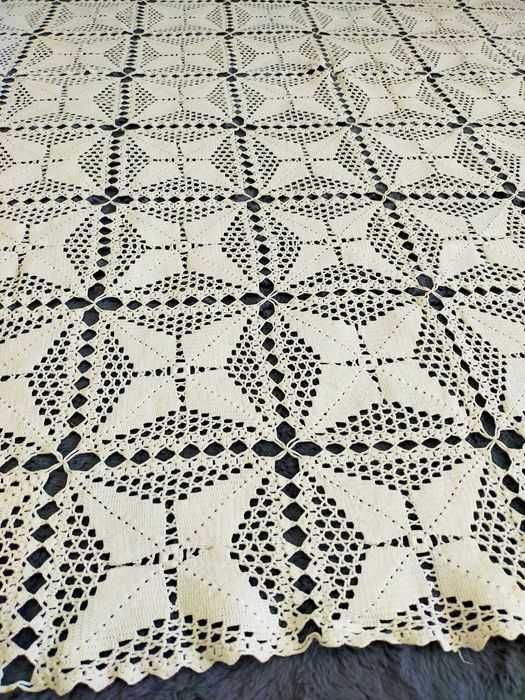 Cuvertură mare brodată manual