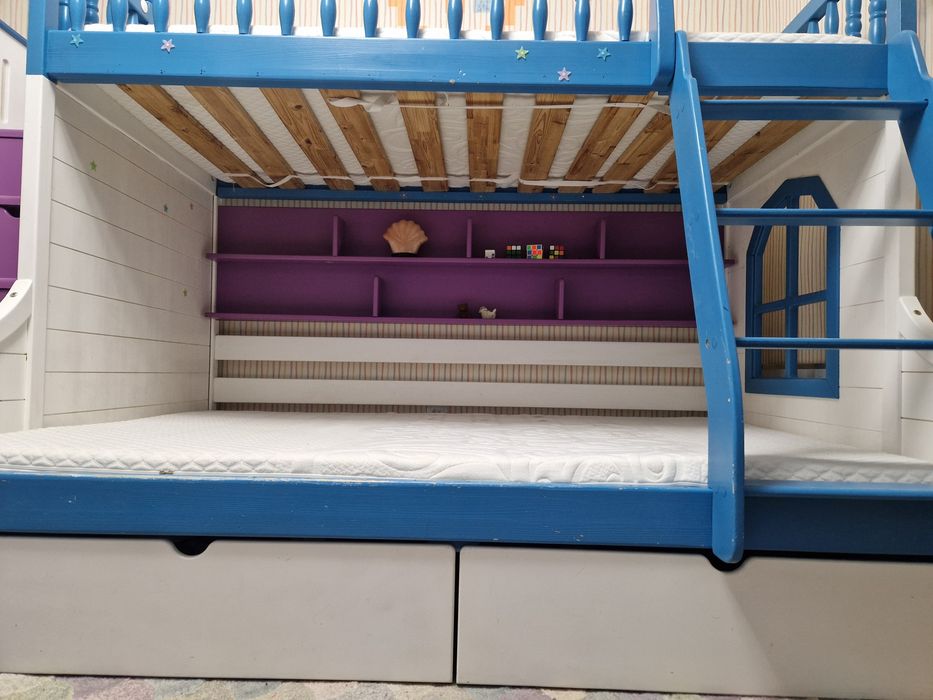 Детская двухъярусная кровать