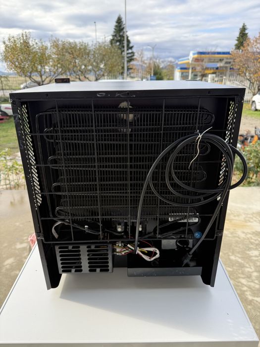 Черен минибар - малък хладилник