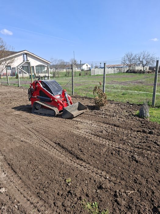 Execut lucrari cu miniexcavator si încarcator frontal