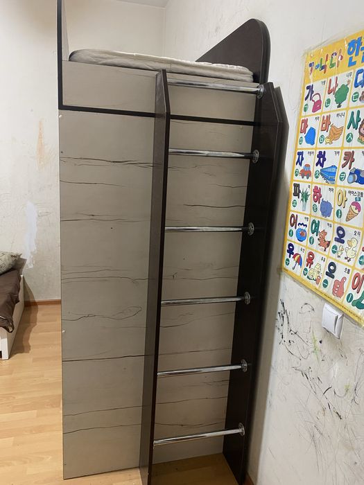 Продам детскую кровать -чердак 3в1