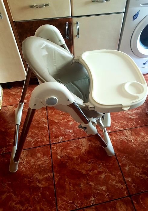 Scaun de masă pentru bebeluși