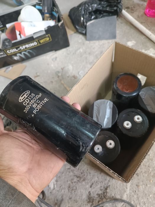 Vând condensatori 16000 uf 350v (micro farad)