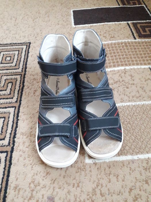 Продам артопический обувь  размер 40.