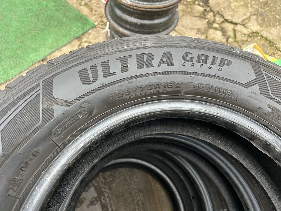 4 зимни гуми goodyear за бус 205 75 16c
