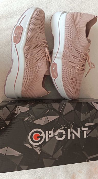 Ежедневни дамски и много леки и удобни обувки от текстил в розово.