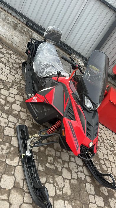 Снегоход 200 кубов.