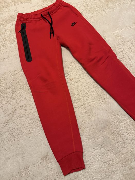 Pantaloni Nike tech