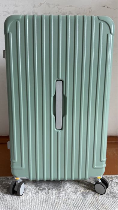 Большой чемодан (как новый)