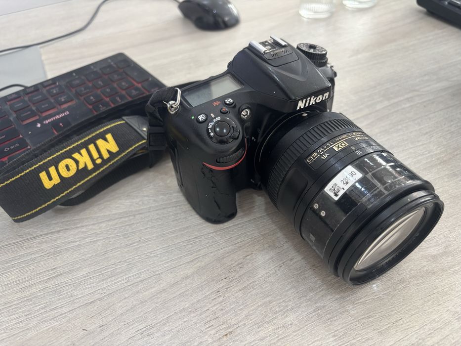 Легендарный nikon d7100 с обьективом 18-300