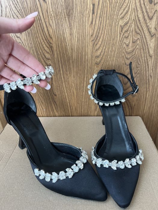 Vand tocuri cu pietre