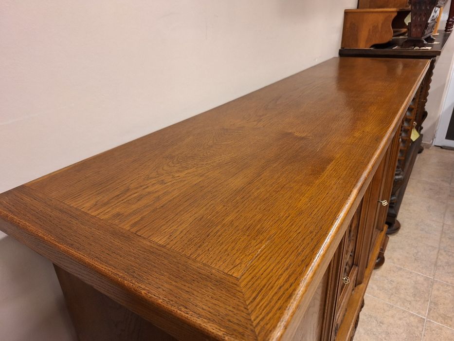 Комод, скрин, бюфет, шкаф с богата дърворезба