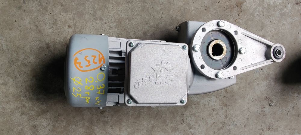 Motor electric trifazat cu reductor, 0.37kW, 28rpm, 380V