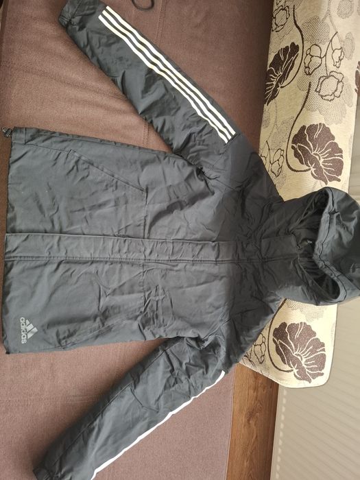 Vând geaca Adidas 80 lei