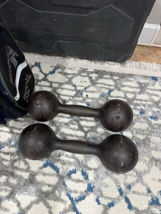 Продам гантели 2 штуки