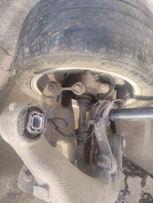 Punte spate jug spate BMW F10 turbo injector, rezervor, aripa usa far