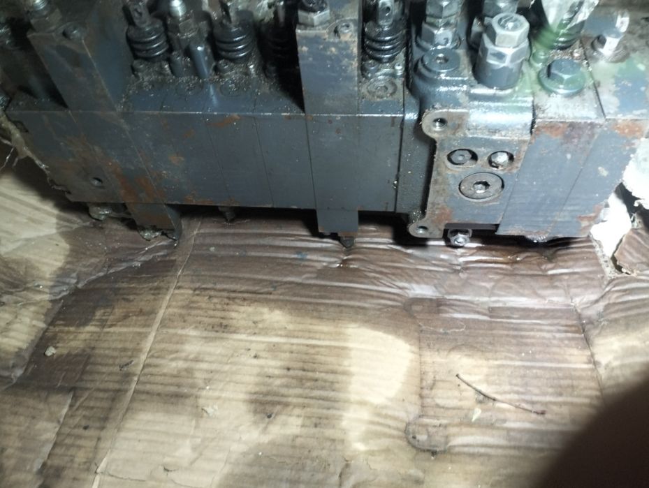 Распределитель экскаватора погрузчика Каматсу