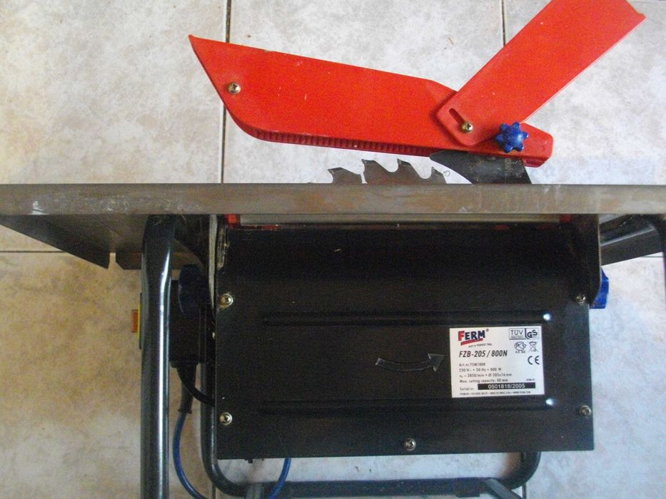800 Вата Холандски Настолен Циркуляр Наклон На Диска ф205мм FERM FZB