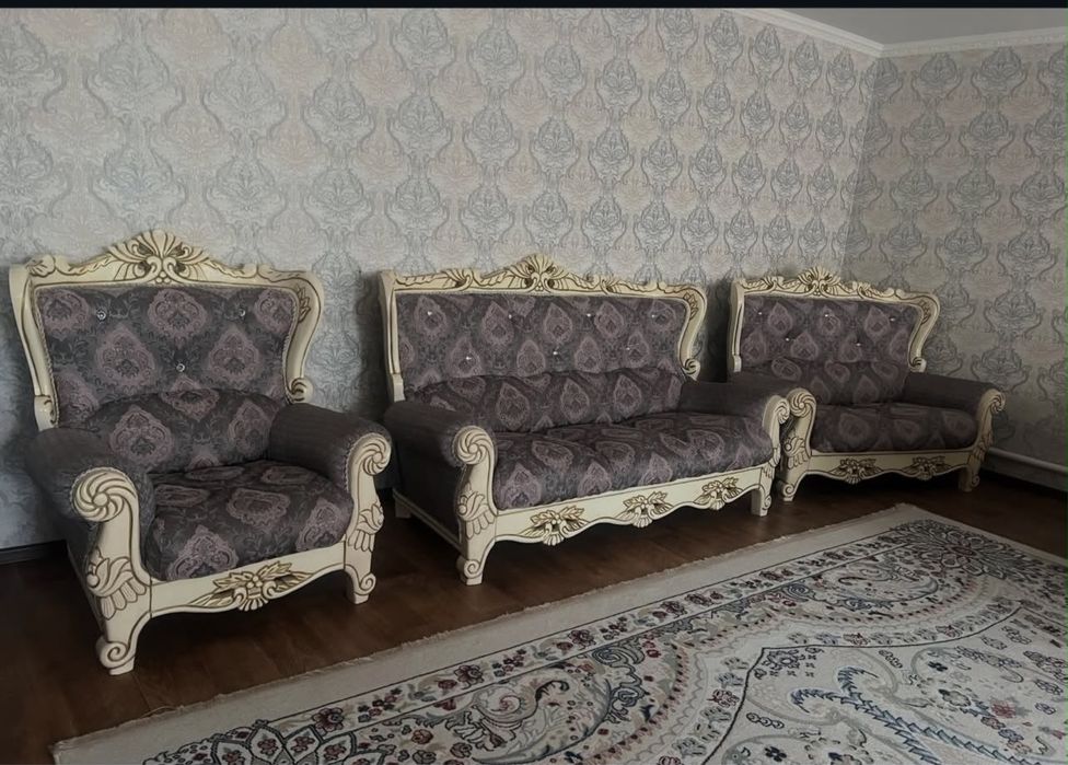 Диван комплект в хорошем состояние