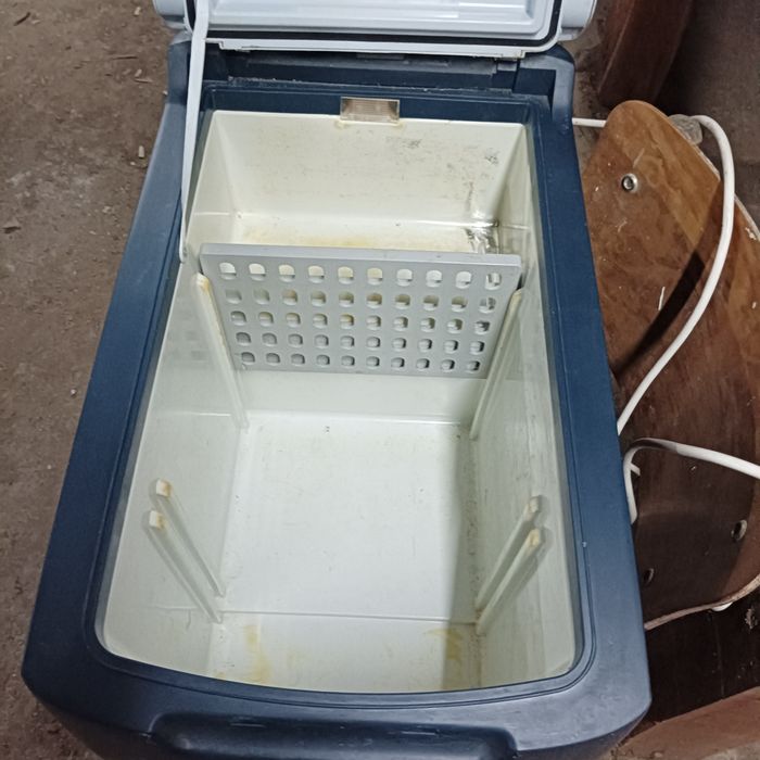 Хладилник Фризер за кола каравана кемпер или камион.