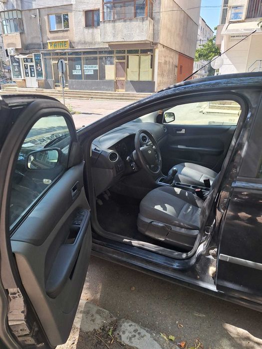 Vând Ford Focus 1.6 benzina